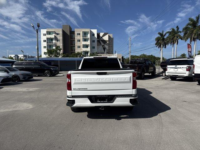 2020 Summit White /Jet Black Chevrolet Silverado 1500 (1GCRYAEF9LZ) with an 8 5.3L engine, Automatic transmission, located at 27610 S Dixie Hwy, Homestead, FL, 33032, (305) 749-2348, 25.510241, -80.438301 - Boasts 20 Highway MPG and 15 City MPG! This Chevrolet Silverado 1500 delivers a Gas V8 5.3L/325 engine powering this Automatic transmission. Z71 OFF-ROAD PACKAGE includes (Z71) Off-Road suspension, (JHD) Hill Descent Control, (NZZ) skid plates and (K47) high-capacity air filter Includes Z71 hard bad- Photo#3
