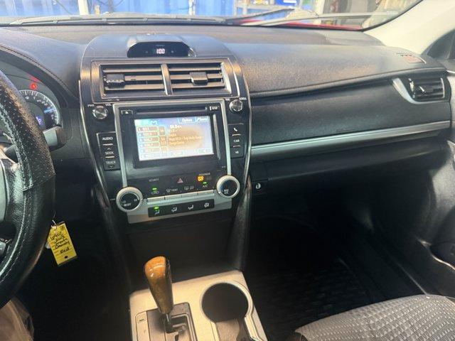 2013 Red Toyota Camry (4T1BF1FK4DU) with an 4 2.5L engine, Automatic transmission, located at 27610 S Dixie Hwy, Homestead, FL, 33032, (305) 749-2348, 25.510241, -80.438301 - KBB.com 10 Best New Sedans Under $25,000. Only 119,306 Miles! Boasts 35 Highway MPG and 25 City MPG! This Toyota Camry delivers a Gas I4 2.5L/152 engine powering this Automatic transmission. Whiplash-lessening front seats, Vehicle stability control, Variable assist pwr rack and pinion steering.* T- Photo#9