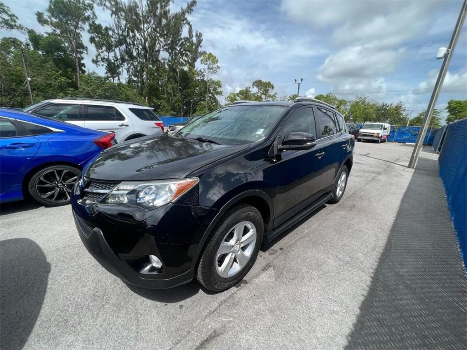 2014 Black /Latte Toyota RAV4 XLE (2T3WFREV7EW) with an 2.5L 4-Cylinder DOHC Dual VVT-i engine, Automatic transmission, located at 27610 S Dixie Hwy, Homestead, FL, 33032, (305) 749-2348, 25.510241, -80.438301 - Photo #9