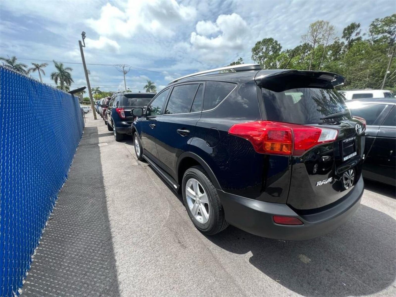 2014 Black /Latte Toyota RAV4 XLE (2T3WFREV7EW) with an 2.5L 4-Cylinder DOHC Dual VVT-i engine, Automatic transmission, located at 27610 S Dixie Hwy, Homestead, FL, 33032, (305) 749-2348, 25.510241, -80.438301 - Photo #3