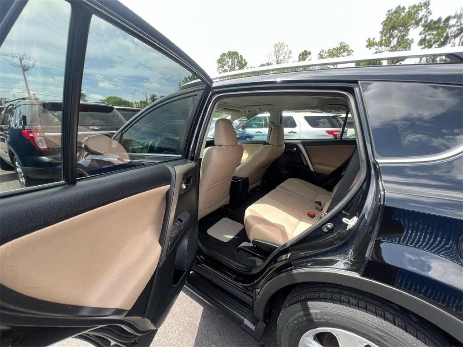2014 Black /Latte Toyota RAV4 XLE (2T3WFREV7EW) with an 2.5L 4-Cylinder DOHC Dual VVT-i engine, Automatic transmission, located at 27610 S Dixie Hwy, Homestead, FL, 33032, (305) 749-2348, 25.510241, -80.438301 - Photo #4