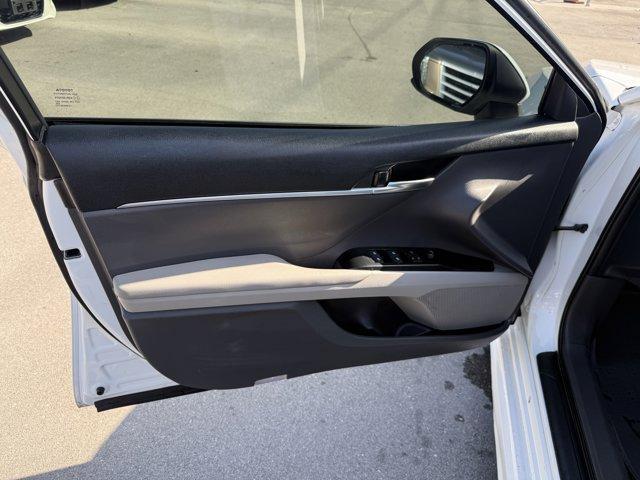 2018 White Toyota Camry L (4T1B11HK2JU) with an 4 2.5 L engine, Automatic transmission, located at 27610 S Dixie Hwy, Homestead, FL, 33032, (305) 749-2348, 25.510241, -80.438301 - KBB.com 10 Most Awarded Cars. This Toyota Camry boasts a Regular Unleaded I-4 2.5 L/152 engine powering this Automatic transmission. Window Grid Antenna, Variable Intermittent Wipers, Valet Function.*This Toyota Camry Comes Equipped with These Options *Trunk Rear Cargo Access, Trip Computer, Toyota - Photo#15