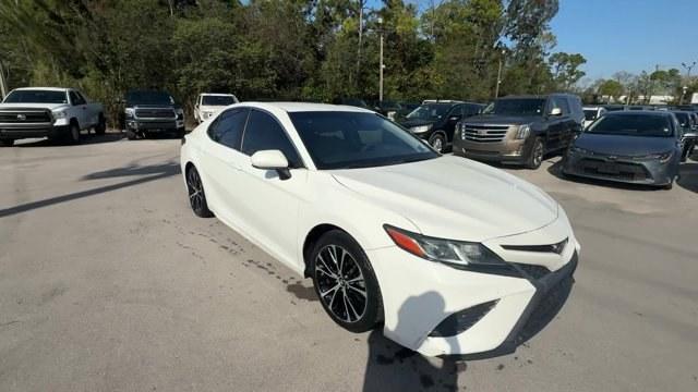 2018 White Toyota Camry L (4T1B11HK2JU) with an 4 2.5 L engine, Automatic transmission, located at 27610 S Dixie Hwy, Homestead, FL, 33032, (305) 749-2348, 25.510241, -80.438301 - KBB.com 10 Most Awarded Cars. This Toyota Camry boasts a Regular Unleaded I-4 2.5 L/152 engine powering this Automatic transmission. Window Grid Antenna, Variable Intermittent Wipers, Valet Function.*This Toyota Camry Comes Equipped with These Options *Trunk Rear Cargo Access, Trip Computer, Toyota - Photo#6
