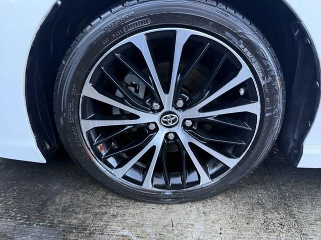 2018 White Toyota Camry L (4T1B11HK2JU) with an 4 2.5 L engine, Automatic transmission, located at 27610 S Dixie Hwy, Homestead, FL, 33032, (305) 749-2348, 25.510241, -80.438301 - KBB.com 10 Most Awarded Cars. This Toyota Camry boasts a Regular Unleaded I-4 2.5 L/152 engine powering this Automatic transmission. Window Grid Antenna, Variable Intermittent Wipers, Valet Function.*This Toyota Camry Comes Equipped with These Options *Trunk Rear Cargo Access, Trip Computer, Toyota - Photo#16