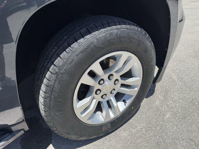 2020 Shadow Gray Metallic /Jet Black Chevrolet Suburban LS (1GNSCGKC9LR) with an 8 5.3L engine, Automatic transmission, located at 27610 S Dixie Hwy, Homestead, FL, 33032, (305) 749-2348, 25.510241, -80.438301 - Only 53,513 Miles! Delivers 22 Highway MPG and 15 City MPG! This Chevrolet Suburban boasts a Gas/Ethanol V8 5.3L/ engine powering this Automatic transmission. WHEELS, 18 X 8.5 (45.7 CM X 21.6 CM) ALUMINUM WITH HIGH-POLISHED FINISH (STD), TRANSMISSION, 6-SPEED AUTOMATIC, ELECTRONICALLY CONTROLLED wit - Photo#19