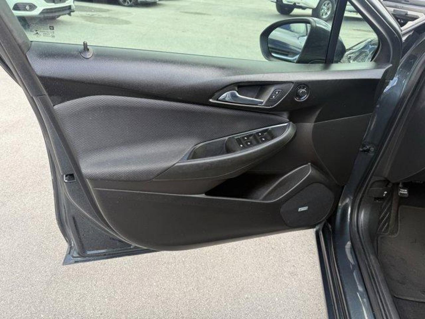 2018 Graphite Metallic /Jet Black Chevrolet Cruze LT (3G1BE6SM0JS) with an 4 1.4L engine, Automatic transmission, located at 27610 S Dixie Hwy, Homestead, FL, 33032, (305) 749-2348, 25.510241, -80.438301 - KBB.com 10 Most Awarded Brands. Scores 38 Highway MPG and 29 City MPG! This Chevrolet Cruze boasts a Turbocharged Gas I4 1.4L/ engine powering this Automatic transmission. WHEELS, 16 (40.6 CM) ALUMINUM (STD), VISORS, DRIVER AND FRONT PASSENGER ILLUMINATED VANITY MIRRORS, TRANSMISSION, 6-SPEED AUTOMA - Photo#10