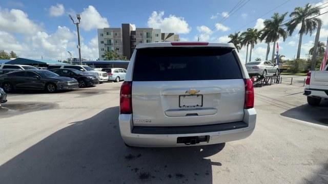 2017 Silver Ice Metallic /Cocoa/Dune Chevrolet Tahoe (1GNSKBKC7HR) with an 8 5.3L engine, Automatic transmission, located at 27610 S Dixie Hwy, Homestead, FL, 33032, (305) 749-2348, 25.510241, -80.438301 - KBB.com 5-Year Cost to Own Awards. Delivers 22 Highway MPG and 16 City MPG! This Chevrolet Tahoe delivers a Gas/Ethanol V8 5.3L/325 engine powering this Automatic transmission. WIRELESS CHARGING, WHEELS, 18 X 8.5 (45.7 CM X 21.6 CM) ALUMINUM WITH HIGH-POLISHED FINISH (STD), TRANSMISSION, 6-SPEED AUT - Photo#3