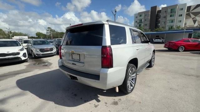 2017 Silver Ice Metallic /Cocoa/Dune Chevrolet Tahoe (1GNSKBKC7HR) with an 8 5.3L engine, Automatic transmission, located at 27610 S Dixie Hwy, Homestead, FL, 33032, (305) 749-2348, 25.510241, -80.438301 - KBB.com 5-Year Cost to Own Awards. Delivers 22 Highway MPG and 16 City MPG! This Chevrolet Tahoe delivers a Gas/Ethanol V8 5.3L/325 engine powering this Automatic transmission. WIRELESS CHARGING, WHEELS, 18 X 8.5 (45.7 CM X 21.6 CM) ALUMINUM WITH HIGH-POLISHED FINISH (STD), TRANSMISSION, 6-SPEED AUT - Photo#4