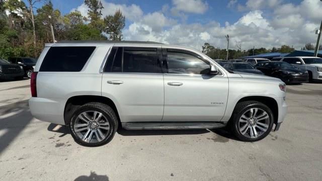 2017 Silver Ice Metallic /Cocoa/Dune Chevrolet Tahoe (1GNSKBKC7HR) with an 8 5.3L engine, Automatic transmission, located at 27610 S Dixie Hwy, Homestead, FL, 33032, (305) 749-2348, 25.510241, -80.438301 - KBB.com 5-Year Cost to Own Awards. Delivers 22 Highway MPG and 16 City MPG! This Chevrolet Tahoe delivers a Gas/Ethanol V8 5.3L/325 engine powering this Automatic transmission. WIRELESS CHARGING, WHEELS, 18 X 8.5 (45.7 CM X 21.6 CM) ALUMINUM WITH HIGH-POLISHED FINISH (STD), TRANSMISSION, 6-SPEED AUT - Photo#5