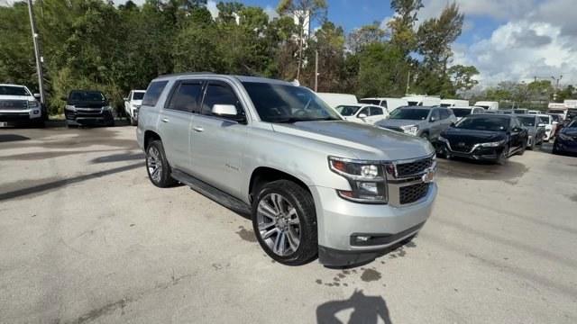 2017 Silver Ice Metallic /Cocoa/Dune Chevrolet Tahoe (1GNSKBKC7HR) with an 8 5.3L engine, Automatic transmission, located at 27610 S Dixie Hwy, Homestead, FL, 33032, (305) 749-2348, 25.510241, -80.438301 - KBB.com 5-Year Cost to Own Awards. Delivers 22 Highway MPG and 16 City MPG! This Chevrolet Tahoe delivers a Gas/Ethanol V8 5.3L/325 engine powering this Automatic transmission. WIRELESS CHARGING, WHEELS, 18 X 8.5 (45.7 CM X 21.6 CM) ALUMINUM WITH HIGH-POLISHED FINISH (STD), TRANSMISSION, 6-SPEED AUT - Photo#6