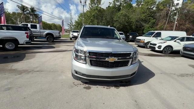 2017 Silver Ice Metallic /Cocoa/Dune Chevrolet Tahoe (1GNSKBKC7HR) with an 8 5.3L engine, Automatic transmission, located at 27610 S Dixie Hwy, Homestead, FL, 33032, (305) 749-2348, 25.510241, -80.438301 - KBB.com 5-Year Cost to Own Awards. Delivers 22 Highway MPG and 16 City MPG! This Chevrolet Tahoe delivers a Gas/Ethanol V8 5.3L/325 engine powering this Automatic transmission. WIRELESS CHARGING, WHEELS, 18 X 8.5 (45.7 CM X 21.6 CM) ALUMINUM WITH HIGH-POLISHED FINISH (STD), TRANSMISSION, 6-SPEED AUT - Photo#7