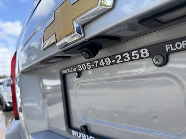 2017 Silver Ice Metallic /Cocoa/Dune Chevrolet Tahoe (1GNSKBKC7HR) with an 8 5.3L engine, Automatic transmission, located at 27610 S Dixie Hwy, Homestead, FL, 33032, (305) 749-2348, 25.510241, -80.438301 - KBB.com 5-Year Cost to Own Awards. Delivers 22 Highway MPG and 16 City MPG! This Chevrolet Tahoe delivers a Gas/Ethanol V8 5.3L/325 engine powering this Automatic transmission. WIRELESS CHARGING, WHEELS, 18 X 8.5 (45.7 CM X 21.6 CM) ALUMINUM WITH HIGH-POLISHED FINISH (STD), TRANSMISSION, 6-SPEED AUT - Photo#14