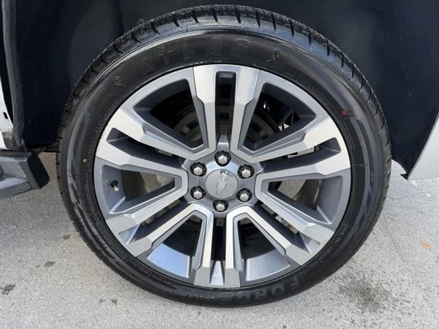 2017 Silver Ice Metallic /Cocoa/Dune Chevrolet Tahoe (1GNSKBKC7HR) with an 8 5.3L engine, Automatic transmission, located at 27610 S Dixie Hwy, Homestead, FL, 33032, (305) 749-2348, 25.510241, -80.438301 - KBB.com 5-Year Cost to Own Awards. Delivers 22 Highway MPG and 16 City MPG! This Chevrolet Tahoe delivers a Gas/Ethanol V8 5.3L/325 engine powering this Automatic transmission. WIRELESS CHARGING, WHEELS, 18 X 8.5 (45.7 CM X 21.6 CM) ALUMINUM WITH HIGH-POLISHED FINISH (STD), TRANSMISSION, 6-SPEED AUT - Photo#15