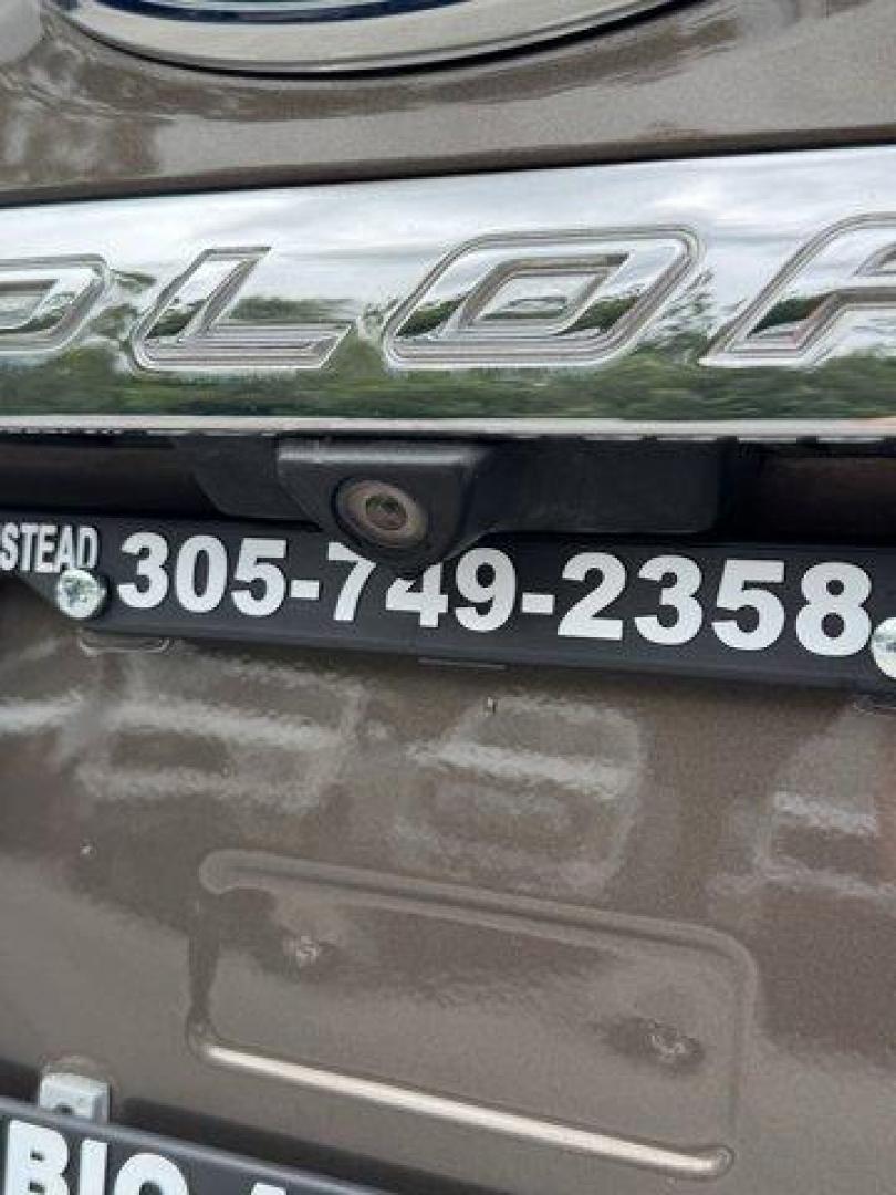 2015 Brown Ford Explorer (1FM5K8F81FG) with an 6 3.5 L engine, Automatic transmission, located at 27610 S Dixie Hwy, Homestead, FL, 33032, (305) 749-2348, 25.510241, -80.438301 - KBB.com Best Buy Awards Finalist. Delivers 23 Highway MPG and 17 City MPG! This Ford Explorer boasts a Regular Unleaded V-6 3.5 L/213 engine powering this Automatic transmission. Wheels: 20 Painted Aluminum, Voice Activated Dual Zone Front Automatic Air Conditioning, Valet Function.* This Ford Explo - Photo#20