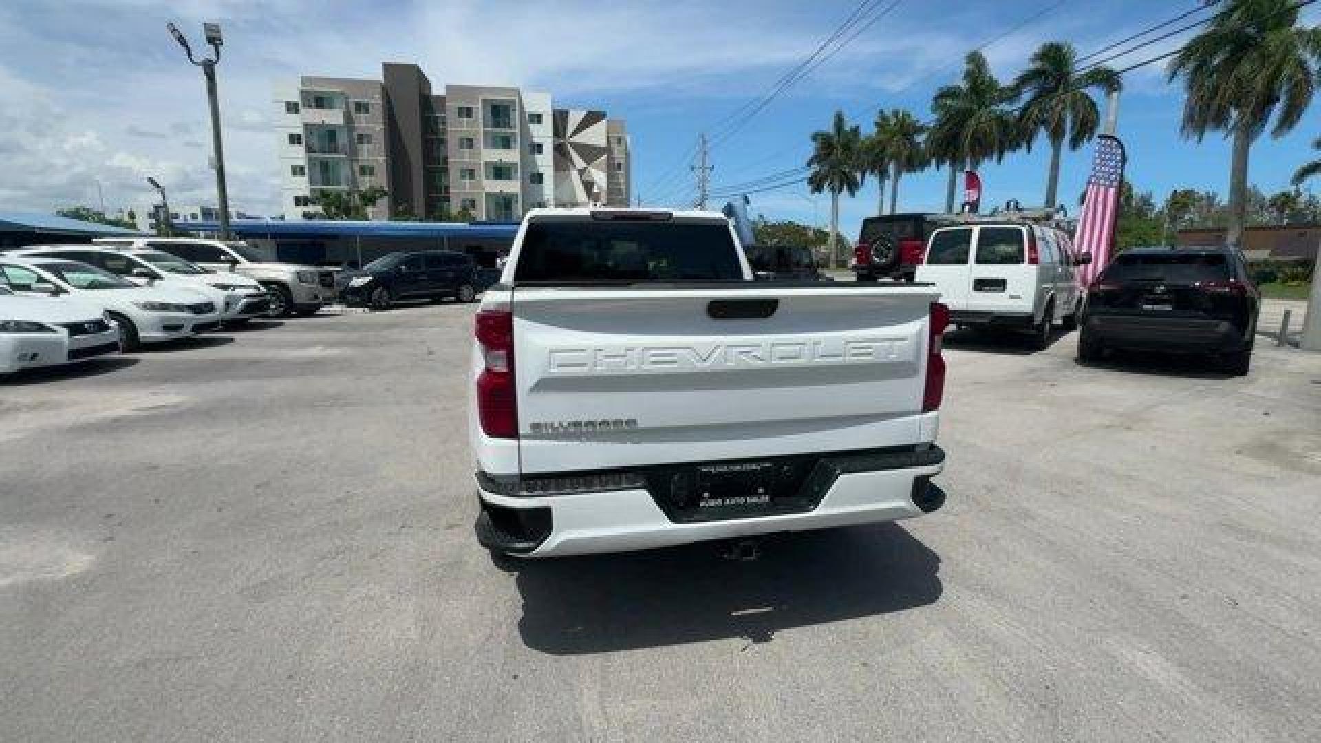 2020 Summit White /Jet Black Chevrolet Silverado 1500 (1GCRYAEF9LZ) with an 8 5.3L engine, Automatic transmission, located at 27610 S Dixie Hwy, Homestead, FL, 33032, (305) 749-2348, 25.510241, -80.438301 - Boasts 20 Highway MPG and 15 City MPG! This Chevrolet Silverado 1500 delivers a Gas V8 5.3L/325 engine powering this Automatic transmission. Z71 OFF-ROAD PACKAGE includes (Z71) Off-Road suspension, (JHD) Hill Descent Control, (NZZ) skid plates and (K47) high-capacity air filter Includes Z71 hard bad - Photo#3