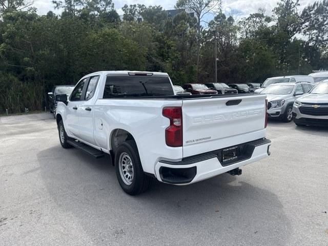 2020 Summit White /Jet Black Chevrolet Silverado 1500 (1GCRYAEF9LZ) with an 8 5.3L engine, Automatic transmission, located at 27610 S Dixie Hwy, Homestead, FL, 33032, (305) 749-2348, 25.510241, -80.438301 - Boasts 20 Highway MPG and 15 City MPG! This Chevrolet Silverado 1500 delivers a Gas V8 5.3L/325 engine powering this Automatic transmission. Z71 OFF-ROAD PACKAGE includes (Z71) Off-Road suspension, (JHD) Hill Descent Control, (NZZ) skid plates and (K47) high-capacity air filter Includes Z71 hard bad - Photo#2