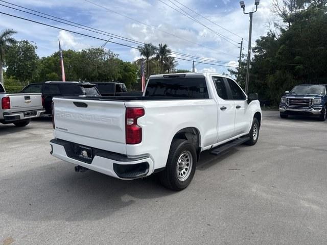 2020 Summit White /Jet Black Chevrolet Silverado 1500 (1GCRYAEF9LZ) with an 8 5.3L engine, Automatic transmission, located at 27610 S Dixie Hwy, Homestead, FL, 33032, (305) 749-2348, 25.510241, -80.438301 - Boasts 20 Highway MPG and 15 City MPG! This Chevrolet Silverado 1500 delivers a Gas V8 5.3L/325 engine powering this Automatic transmission. Z71 OFF-ROAD PACKAGE includes (Z71) Off-Road suspension, (JHD) Hill Descent Control, (NZZ) skid plates and (K47) high-capacity air filter Includes Z71 hard bad - Photo#4