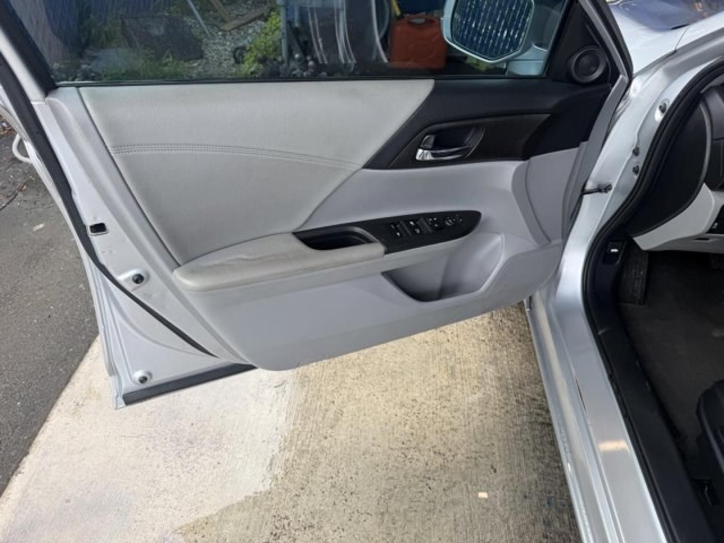 2013 Silver Honda Accord Sdn (1HGCR2F72DA) with an 4 2.4L engine, Variable transmission, located at 27610 S Dixie Hwy, Homestead, FL, 33032, (305) 749-2348, 25.510241, -80.438301 - IIHS Top Safety Pick. Only 131,246 Miles! Boasts 36 Highway MPG and 27 City MPG! This Honda Accord Sdn boasts a Gas I4 2.4L/144 engine powering this Variable transmission. Vehicle Stability Assist (VSA) w/traction control, Variable intermittent flush windshield wipers, Tire pressure monitoring syste- Photo#12