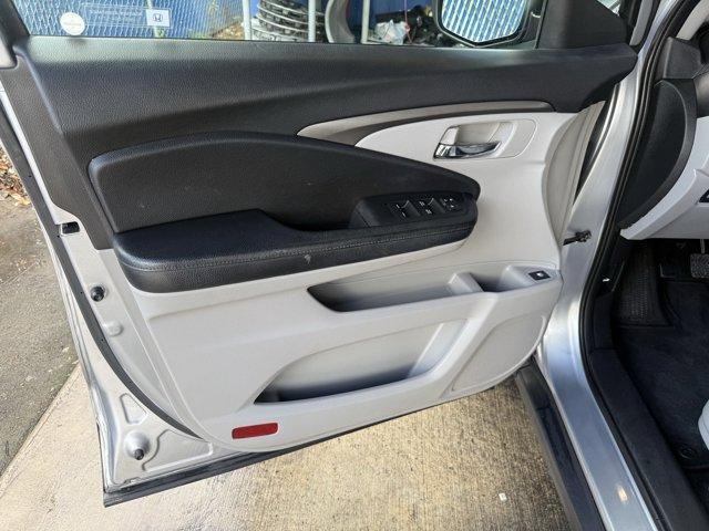 2017 Silver Honda Pilot (5FNYF5H36HB) with an 6 3.5 L engine, Automatic transmission, located at 27610 S Dixie Hwy, Homestead, FL, 33032, (305) 749-2348, 25.510241, -80.438301 - IIHS Top Safety Pick+. Boasts 27 Highway MPG and 19 City MPG! This Honda Pilot delivers a Regular Unleaded V-6 3.5 L/212 engine powering this Automatic transmission. Window Grid Antenna, Wheels: 18 Alloy, Wheels w/Machined Accents.* This Honda Pilot Features the Following Options *VSA Electronic Sta - Photo#12