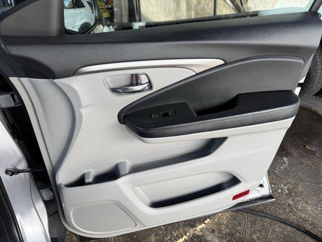 2017 Silver Honda Pilot (5FNYF5H36HB) with an 6 3.5 L engine, Automatic transmission, located at 27610 S Dixie Hwy, Homestead, FL, 33032, (305) 749-2348, 25.510241, -80.438301 - IIHS Top Safety Pick+. Boasts 27 Highway MPG and 19 City MPG! This Honda Pilot delivers a Regular Unleaded V-6 3.5 L/212 engine powering this Automatic transmission. Window Grid Antenna, Wheels: 18 Alloy, Wheels w/Machined Accents.* This Honda Pilot Features the Following Options *VSA Electronic Sta - Photo#14