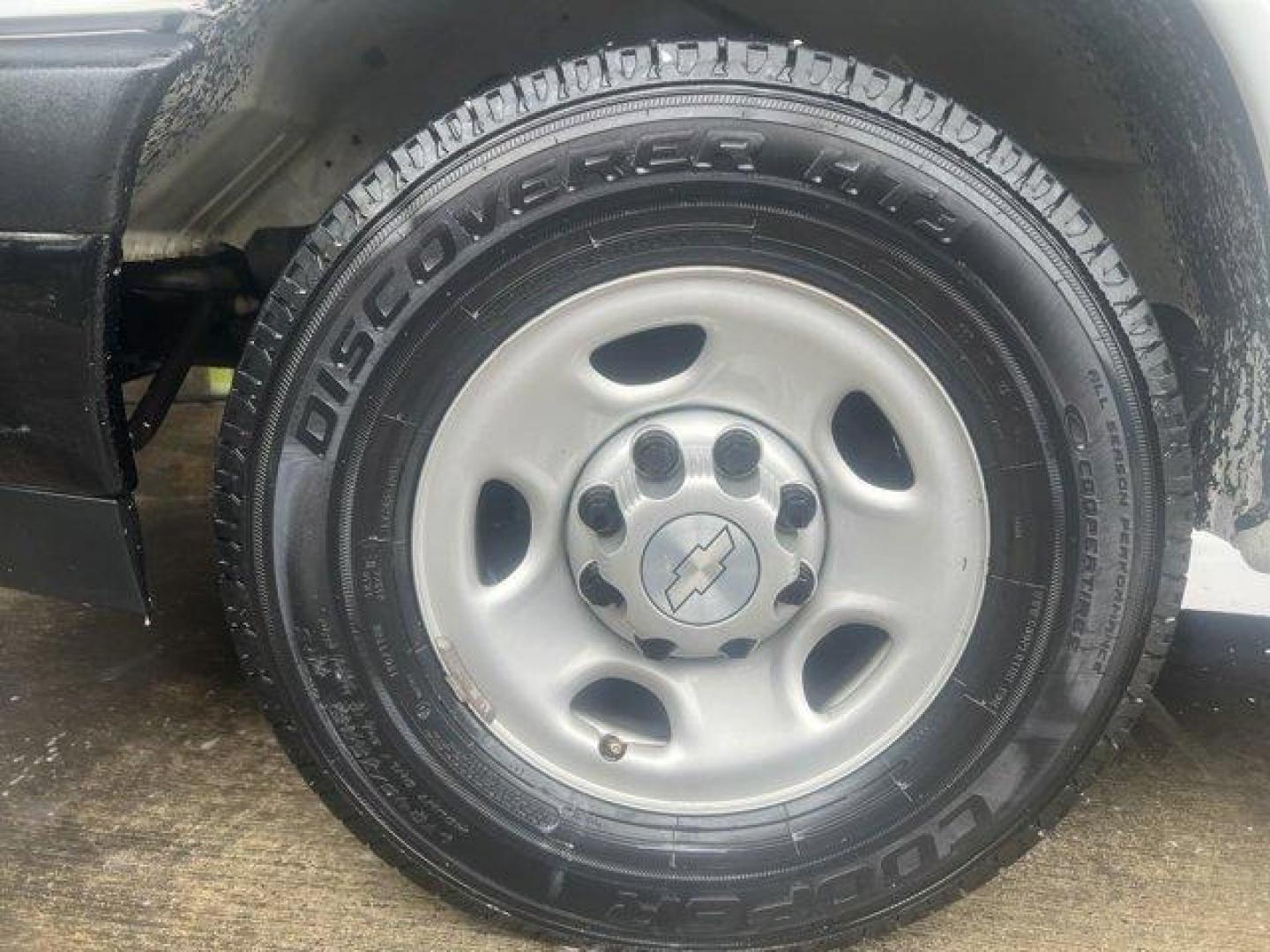 2018 Summit White /Medium Pewter Chevrolet Express Cargo Van (1GCWGAFP4J1) with an 6 4.3L engine, Automatic transmission, located at 27610 S Dixie Hwy, Homestead, FL, 33032, (305) 749-2348, 25.510241, -80.438301 - KBB.com 10 Most Awarded Brands. This Chevrolet Express Cargo Van boasts a Gas V6 4.3L/ engine powering this Automatic transmission. VISORS, DRIVER AND FRONT PASSENGER vinyl in lieu of standard cloth, TRANSMISSION, 8-SPEED AUTOMATIC, ELECTRONICALLY CONTROLLED with overdrive and tow/haul mode, include - Photo#17