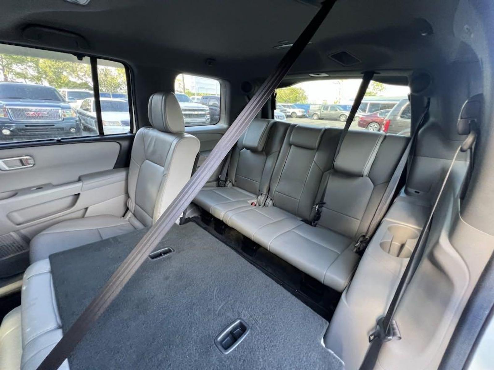 2013 White Diamond Pearl Honda Pilot Touring (5FNYF3H96DB) with an 3.5L V6 SOHC i-VTEC VCM 24V engine, Automatic transmission, located at 27610 S Dixie Hwy, Homestead, FL, 33032, (305) 749-2348, 25.510241, -80.438301 - Photo #12