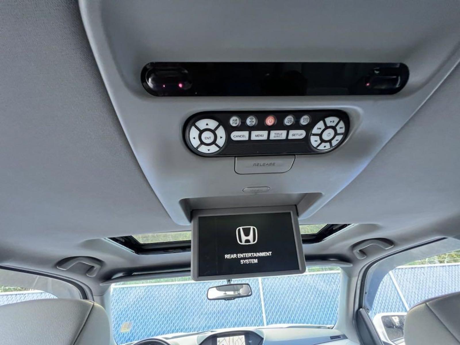 2013 White Diamond Pearl Honda Pilot Touring (5FNYF3H96DB) with an 3.5L V6 SOHC i-VTEC VCM 24V engine, Automatic transmission, located at 27610 S Dixie Hwy, Homestead, FL, 33032, (305) 749-2348, 25.510241, -80.438301 - Photo #13