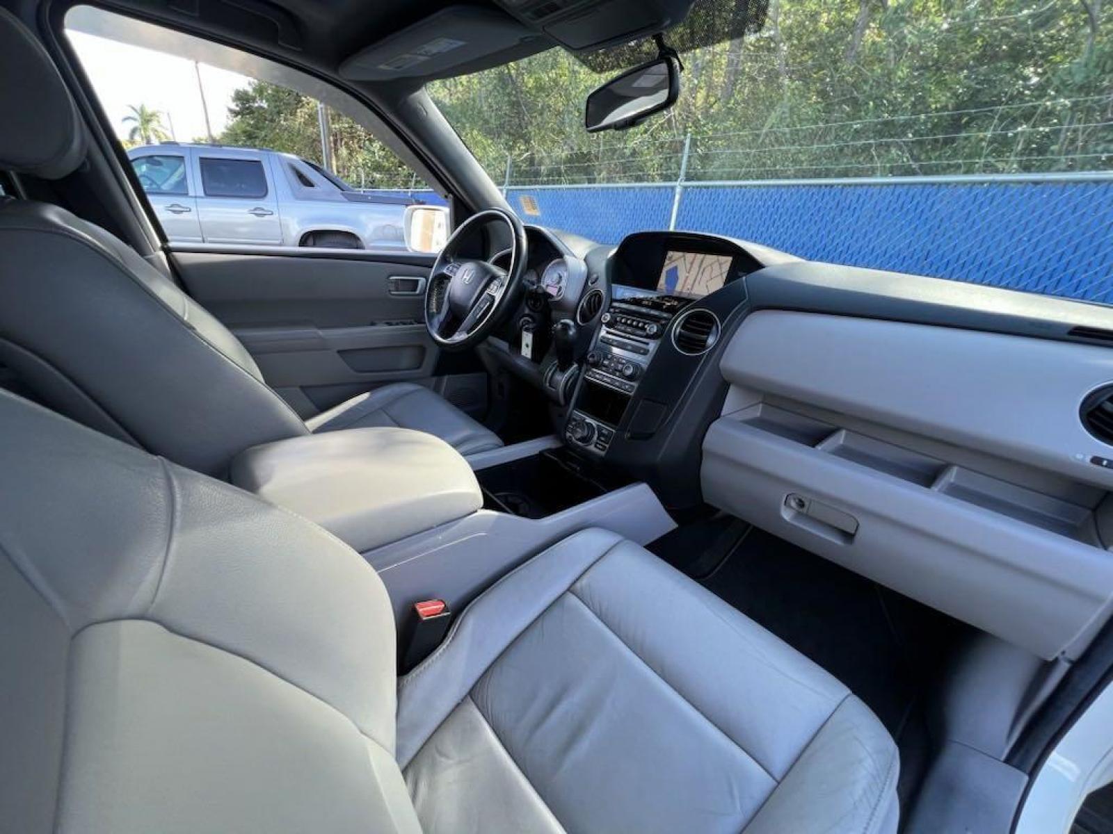 2013 White Diamond Pearl Honda Pilot Touring (5FNYF3H96DB) with an 3.5L V6 SOHC i-VTEC VCM 24V engine, Automatic transmission, located at 27610 S Dixie Hwy, Homestead, FL, 33032, (305) 749-2348, 25.510241, -80.438301 - Photo #16