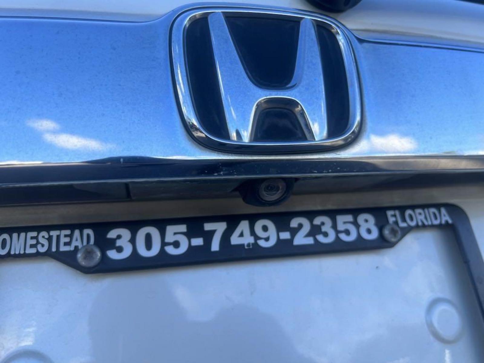 2013 White Diamond Pearl Honda Pilot Touring (5FNYF3H96DB) with an 3.5L V6 SOHC i-VTEC VCM 24V engine, Automatic transmission, located at 27610 S Dixie Hwy, Homestead, FL, 33032, (305) 749-2348, 25.510241, -80.438301 - Photo #17