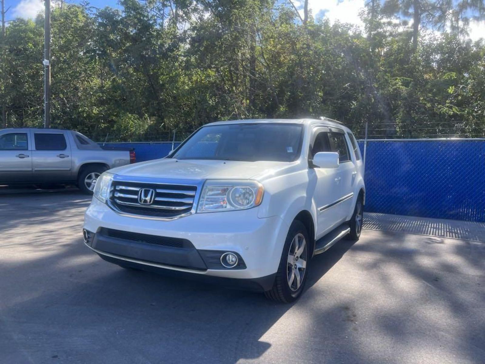 2013 White Diamond Pearl Honda Pilot Touring (5FNYF3H96DB) with an 3.5L V6 SOHC i-VTEC VCM 24V engine, Automatic transmission, located at 27610 S Dixie Hwy, Homestead, FL, 33032, (305) 749-2348, 25.510241, -80.438301 - Photo #1