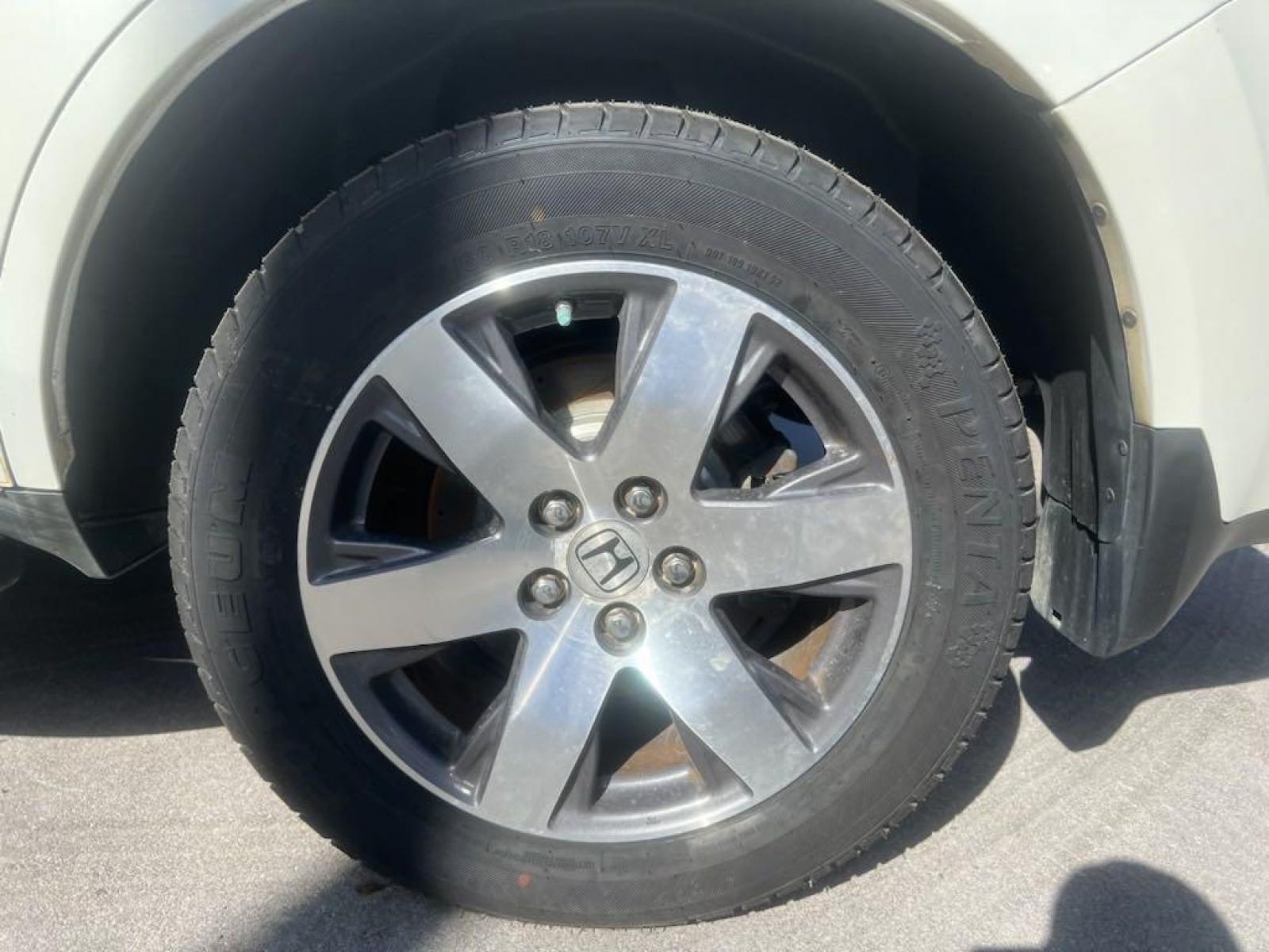 2013 White Diamond Pearl Honda Pilot Touring (5FNYF3H96DB) with an 3.5L V6 SOHC i-VTEC VCM 24V engine, Automatic transmission, located at 27610 S Dixie Hwy, Homestead, FL, 33032, (305) 749-2348, 25.510241, -80.438301 - Photo #18