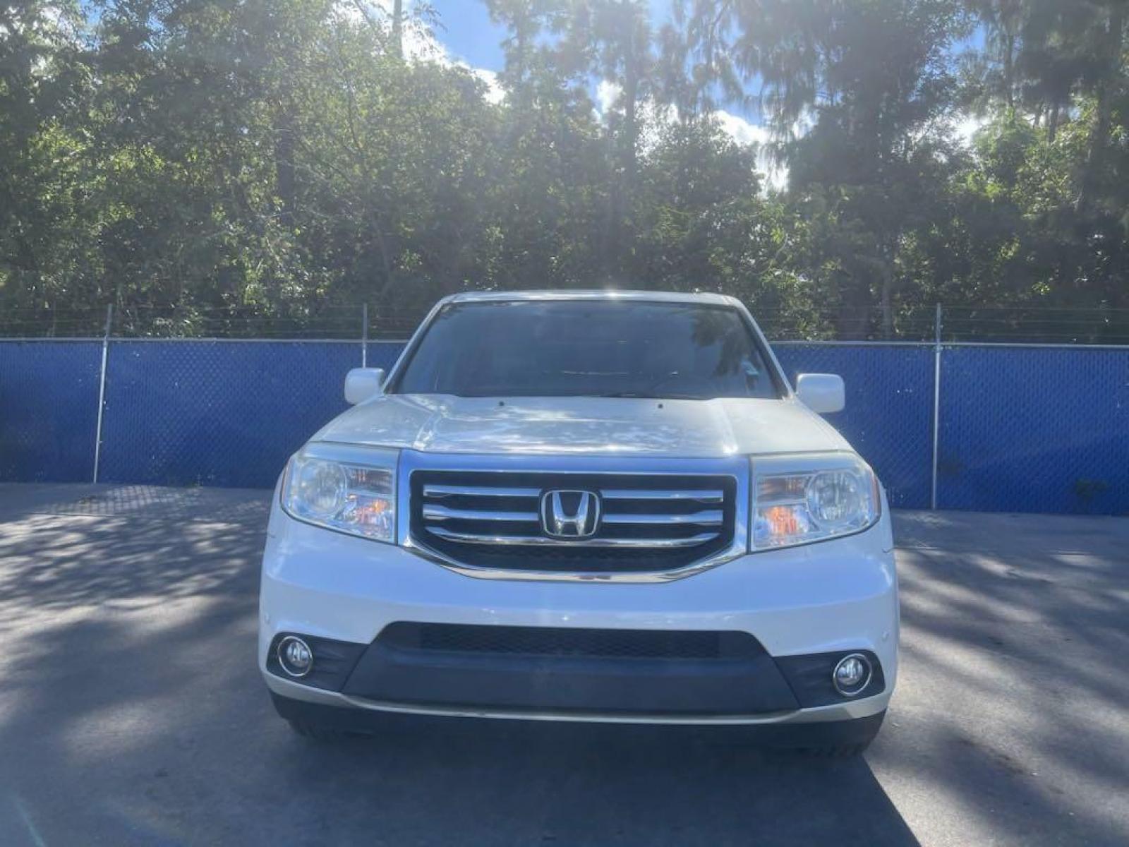 2013 White Diamond Pearl Honda Pilot Touring (5FNYF3H96DB) with an 3.5L V6 SOHC i-VTEC VCM 24V engine, Automatic transmission, located at 27610 S Dixie Hwy, Homestead, FL, 33032, (305) 749-2348, 25.510241, -80.438301 - Photo #2