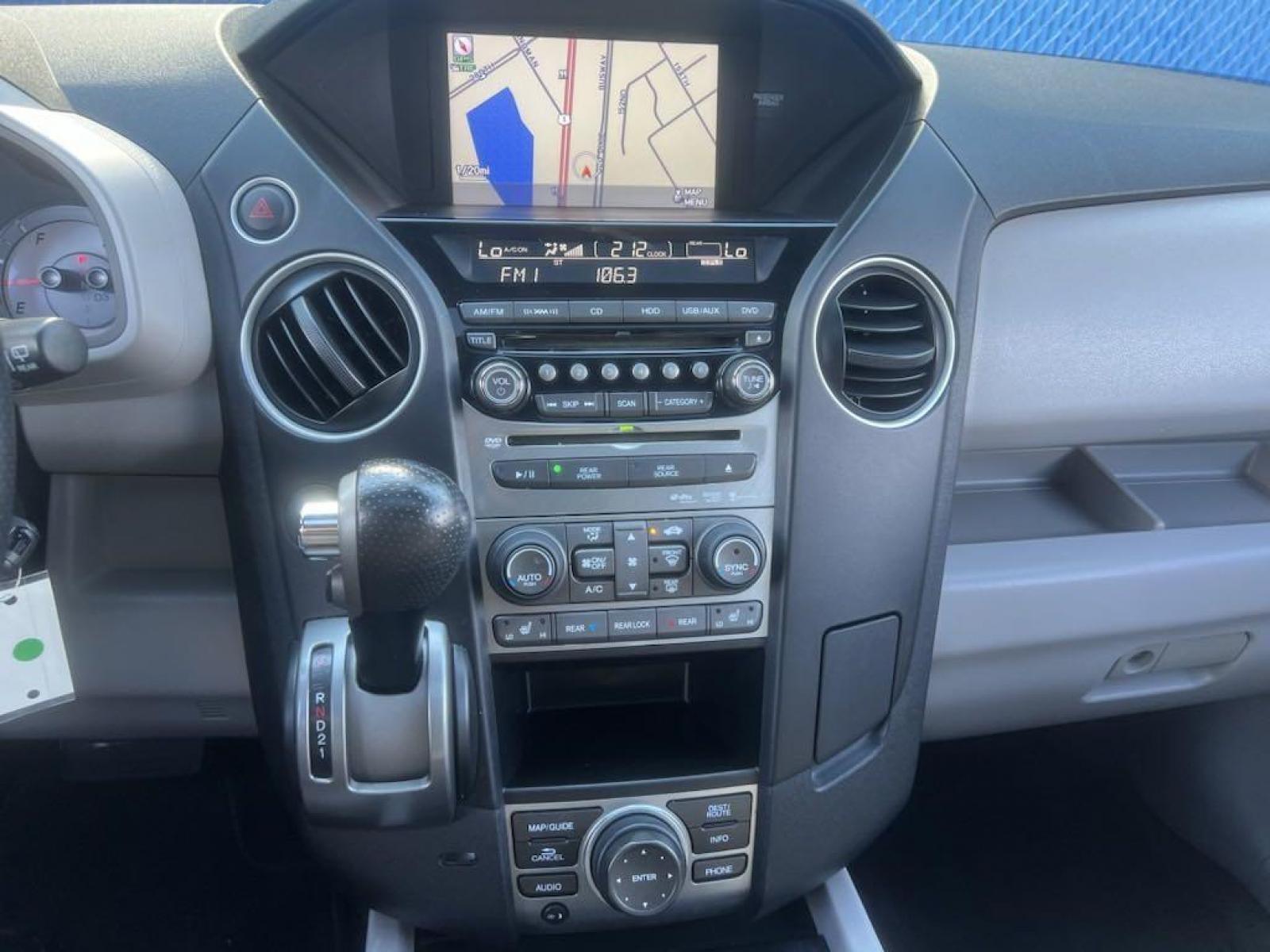 2013 White Diamond Pearl Honda Pilot Touring (5FNYF3H96DB) with an 3.5L V6 SOHC i-VTEC VCM 24V engine, Automatic transmission, located at 27610 S Dixie Hwy, Homestead, FL, 33032, (305) 749-2348, 25.510241, -80.438301 - Photo #7