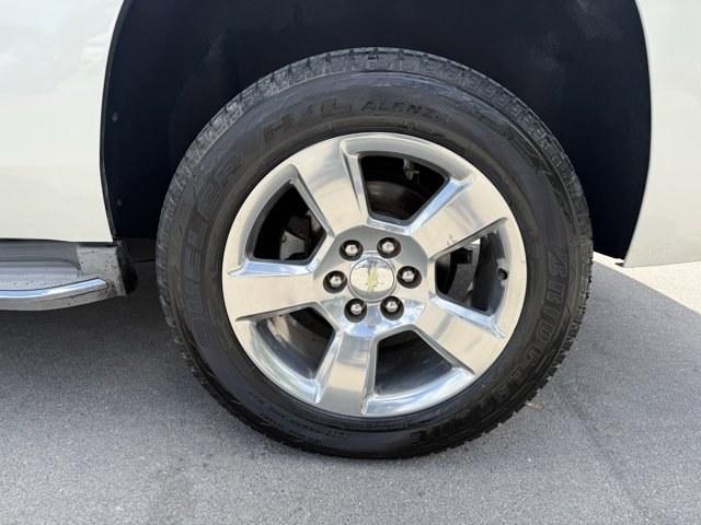 2015 White Diamond Tricoat /Cocoa/Dune Chevrolet Tahoe (1GNSCCKC6FR) with an 8 5.3L engine, Automatic transmission, located at 27610 S Dixie Hwy, Homestead, FL, 33032, (305) 749-2348, 25.510241, -80.438301 - KBB.com 15 Best Family Cars. Boasts 23 Highway MPG and 16 City MPG! This Chevrolet Tahoe boasts a Gas/Ethanol V8 5.3L/ engine powering this Automatic transmission. WHITE DIAMOND TRICOAT, WHEELS, 20 X 9 (50.8 CM X 22.9 CM) POLISHED-ALUMINUM (STD), TRANSMISSION, 6-SPEED AUTOMATIC, ELECTRONICALLY CONTR - Photo#17