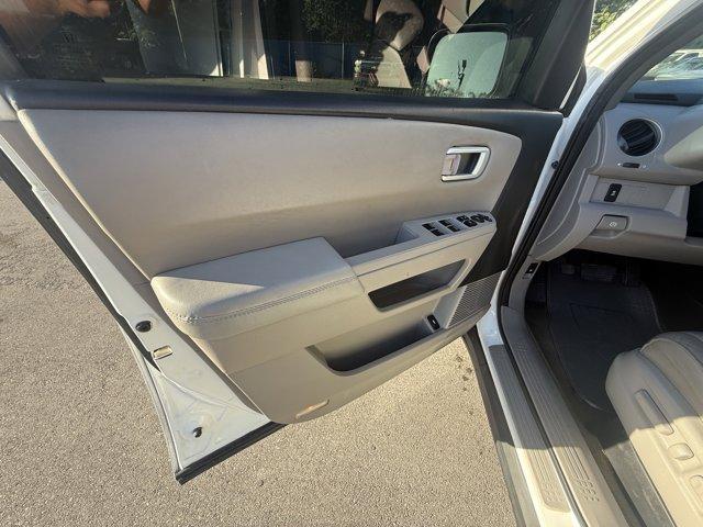 2014 White Honda Pilot (5FNYF3H57EB) with an 6 3.5 L engine, Automatic transmission, located at 27610 S Dixie Hwy, Homestead, FL, 33032, (305) 749-2348, 25.510241, -80.438301 - KBB.com 12 Best Family Cars. Boasts 25 Highway MPG and 18 City MPG! This Honda Pilot boasts a Regular Unleaded V-6 3.5 L/212 engine powering this Automatic transmission. XM Radio -inc: SiriusXM services require a subscription after any trial period, If you decide to continue your SiriusXM service at - Photo#10