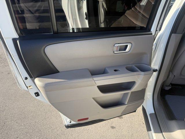 2014 White Honda Pilot (5FNYF3H57EB) with an 6 3.5 L engine, Automatic transmission, located at 27610 S Dixie Hwy, Homestead, FL, 33032, (305) 749-2348, 25.510241, -80.438301 - KBB.com 12 Best Family Cars. Boasts 25 Highway MPG and 18 City MPG! This Honda Pilot boasts a Regular Unleaded V-6 3.5 L/212 engine powering this Automatic transmission. XM Radio -inc: SiriusXM services require a subscription after any trial period, If you decide to continue your SiriusXM service at - Photo#13