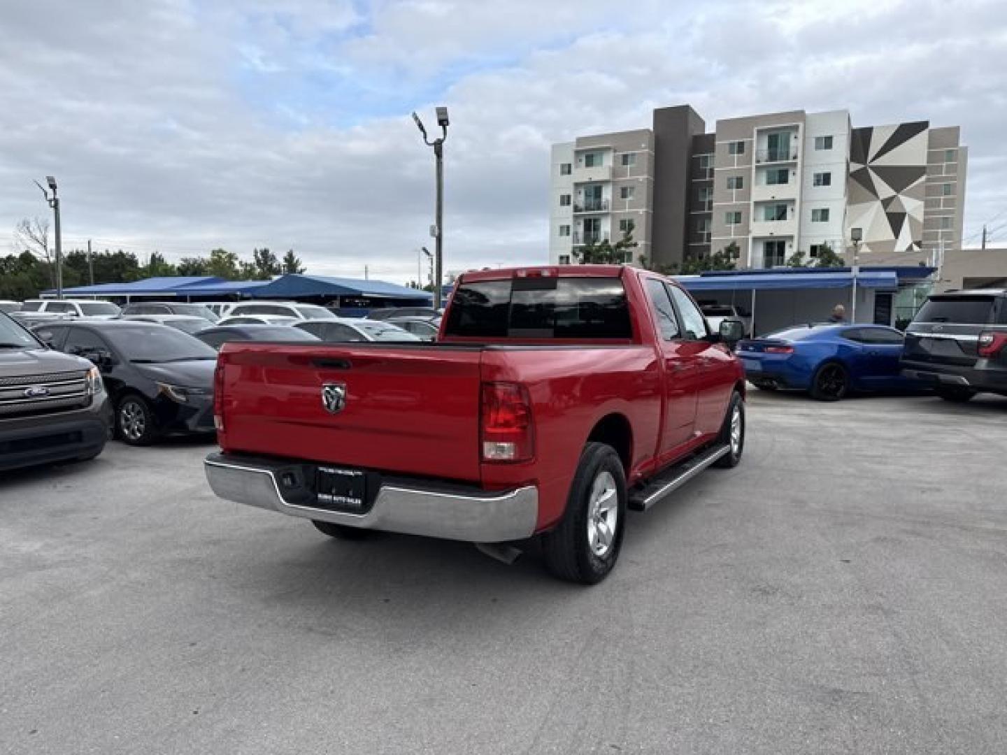 2017 Flame Red Clearcoat /Diesel Gray/Black Ram 1500 (1C6RR6GG5HS) with an 6 3.6 L engine, Automatic transmission, located at 27610 S Dixie Hwy, Homestead, FL, 33032, (305) 749-2348, 25.510241, -80.438301 - Boasts 25 Highway MPG and 17 City MPG! This Ram 1500 boasts a Regular Unleaded V-6 3.6 L/220 engine powering this Automatic transmission. WHEELS: 17 X 7 ALUMINUM (STD), WHEEL TO WHEEL SIDE STEPS, UNDER RAIL BOX BEDLINER.*This Ram 1500 Comes Equipped with These Options *QUICK ORDER PACKAGE 22G SLT -i - Photo#4