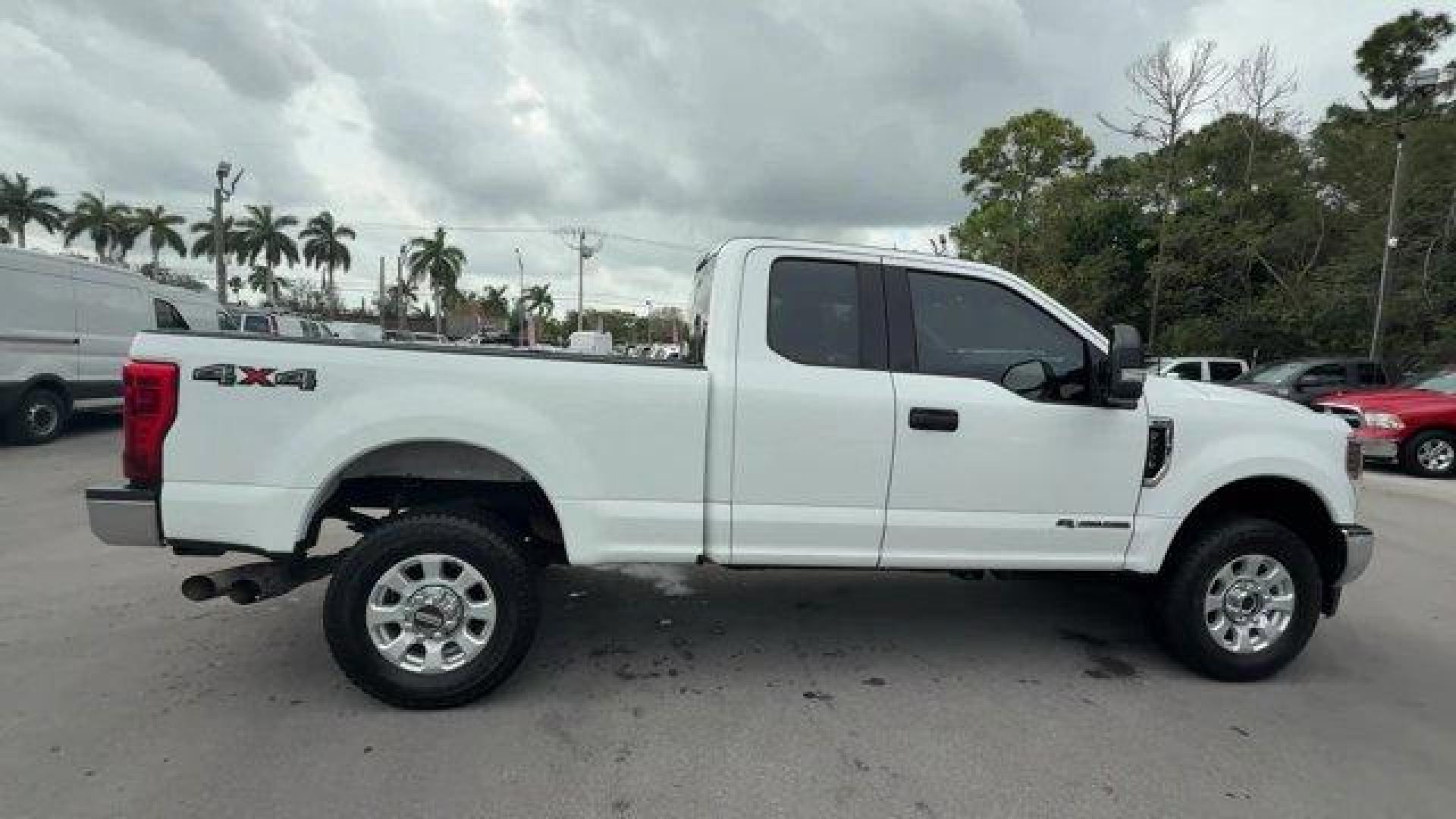 2018 White Ford Super Duty F-250 SRW (1FT7X2BT4JE) with an 8 6.7 L engine, Automatic transmission, located at 27610 S Dixie Hwy, Homestead, FL, 33032, (305) 749-2348, 25.510241, -80.438301 - KBB.com Brand Image Awards. This Ford Super Duty F-250 SRW delivers a Intercooled Turbo Diesel V-8 6.7 L/406 engine powering this Automatic transmission. ENGINE: 6.7L 4V OHV POWER STROKE V8 TURBO DIESEL B20 -inc: manual push-button engine-exhaust braking and intelligent oil-life monitor, 29 Gallon F - Photo#5