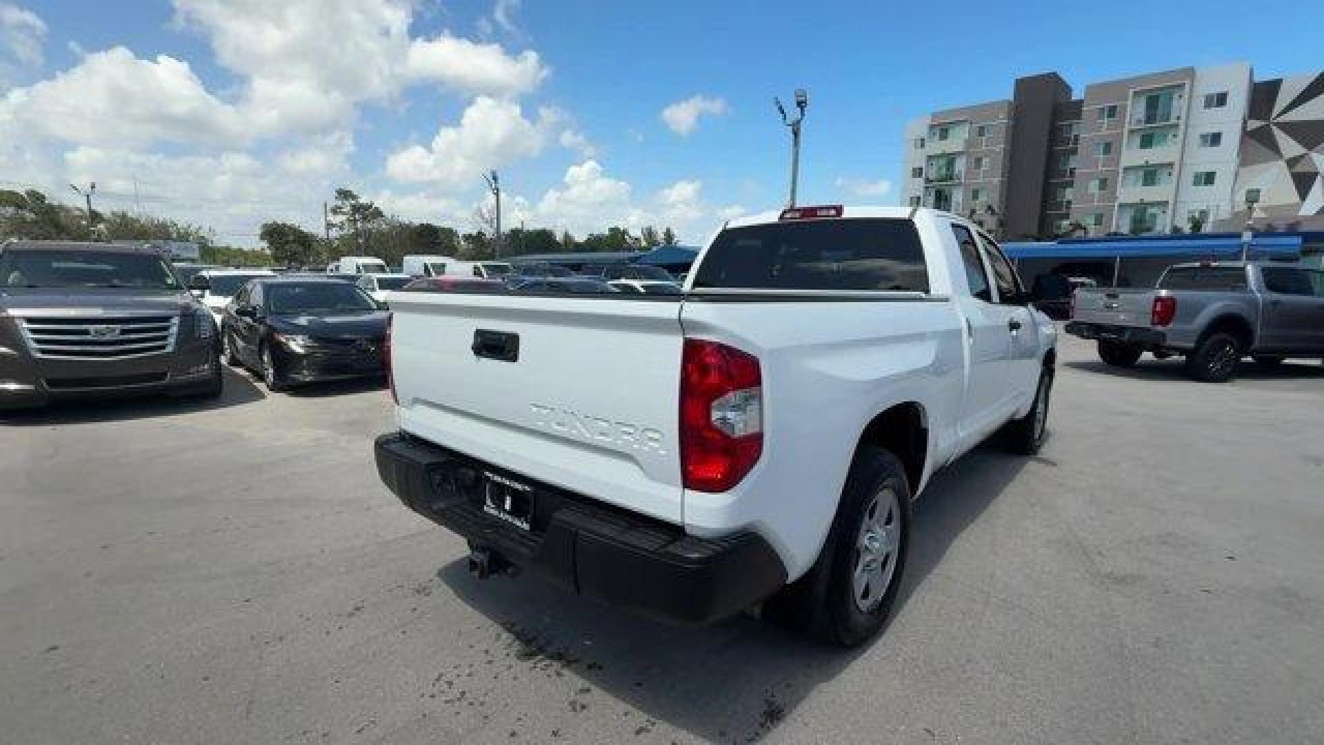 2016 White Toyota Tundra 2WD Truck (5TFRW5F15GX) with an 8 5.7 L engine, Automatic transmission, located at 27610 S Dixie Hwy, Homestead, FL, 33032, (305) 749-2348, 25.510241, -80.438301 - Boasts 18 Highway MPG and 13 City MPG! This Toyota Tundra 2WD Truck delivers a Regular Unleaded V-8 5.7 L/346 engine powering this Automatic transmission. Wheels: 18 x 8J Styled Steel, Variable Intermittent Wipers w/Heated Wiper Park, Urethane Gear Shifter Material.*This Toyota Tundra 2WD Truck Come - Photo#4