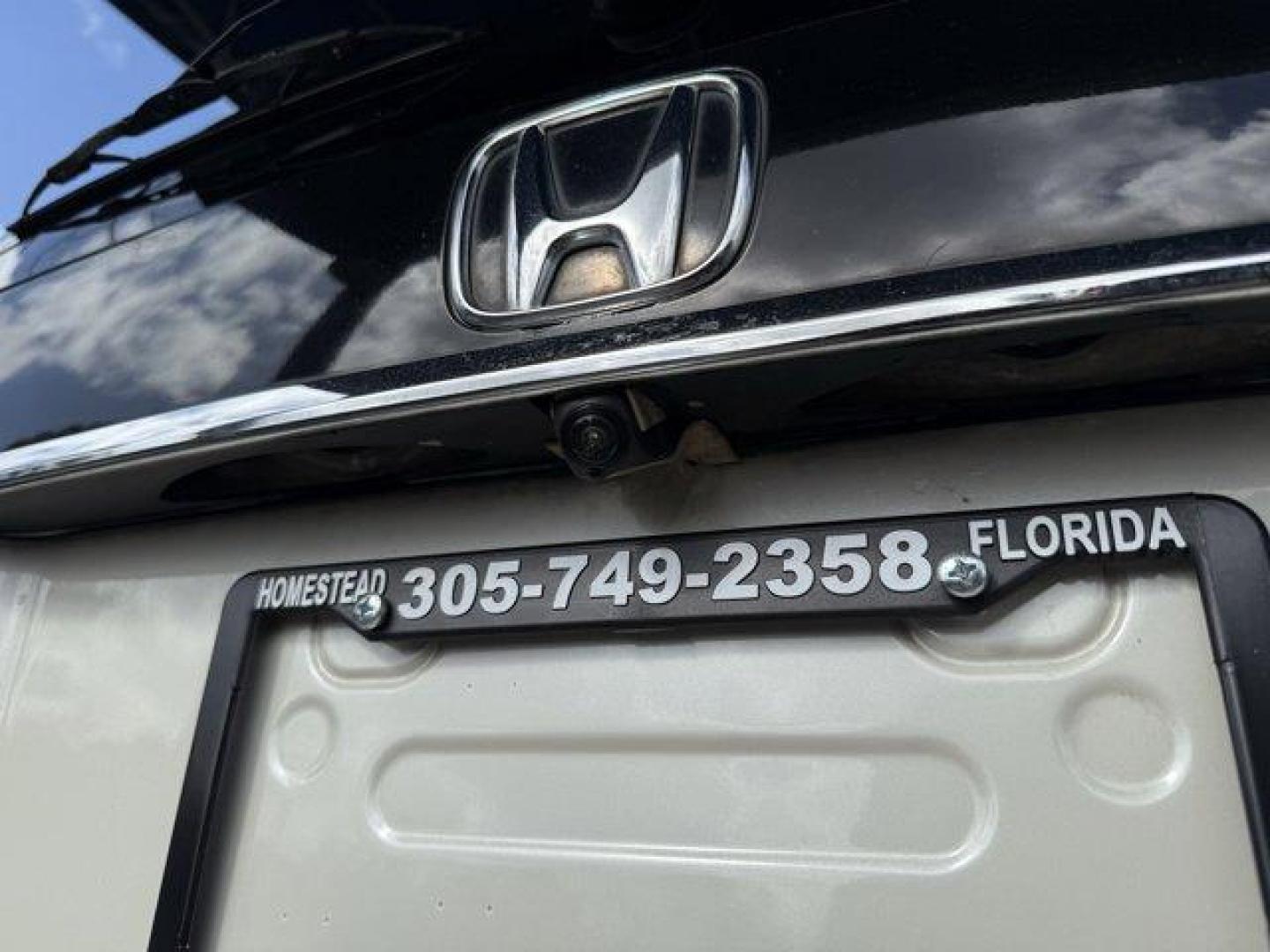 2012 White Honda CR-V (5J6RM3H72CL) with an 4 2.4L engine, Automatic transmission, located at 27610 S Dixie Hwy, Homestead, FL, 33032, (305) 749-2348, 25.510241, -80.438301 - KBB.com Brand Image Awards. Only 136,303 Miles! Delivers 31 Highway MPG and 23 City MPG! This Honda CR-V boasts a Gas I4 2.4L/144 engine powering this Automatic transmission. XM satellite radio, Vehicle Stability Assist (VSA) w/traction control, Variable intermittent windshield wipers.* This Honda C - Photo#15