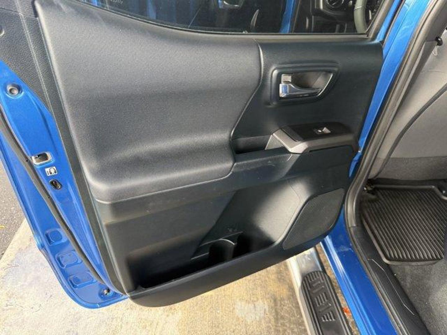 2016 Blue Toyota Tacoma (5TFCZ5AN7GX) with an 6 3.5 L engine, Automatic transmission, located at 27610 S Dixie Hwy, Homestead, FL, 33032, (305) 749-2348, 25.510241, -80.438301 - KBB.com Best Buy Awards Finalist. Scores 23 Highway MPG and 18 City MPG! This Toyota Tacoma delivers a Regular Unleaded V-6 3.5 L/211 engine powering this Automatic transmission. Transmission: 6-Speed Automatic -inc: electronic shift and gated shifter, Tailgate/Rear Door Lock Included w/Power Door L - Photo#13