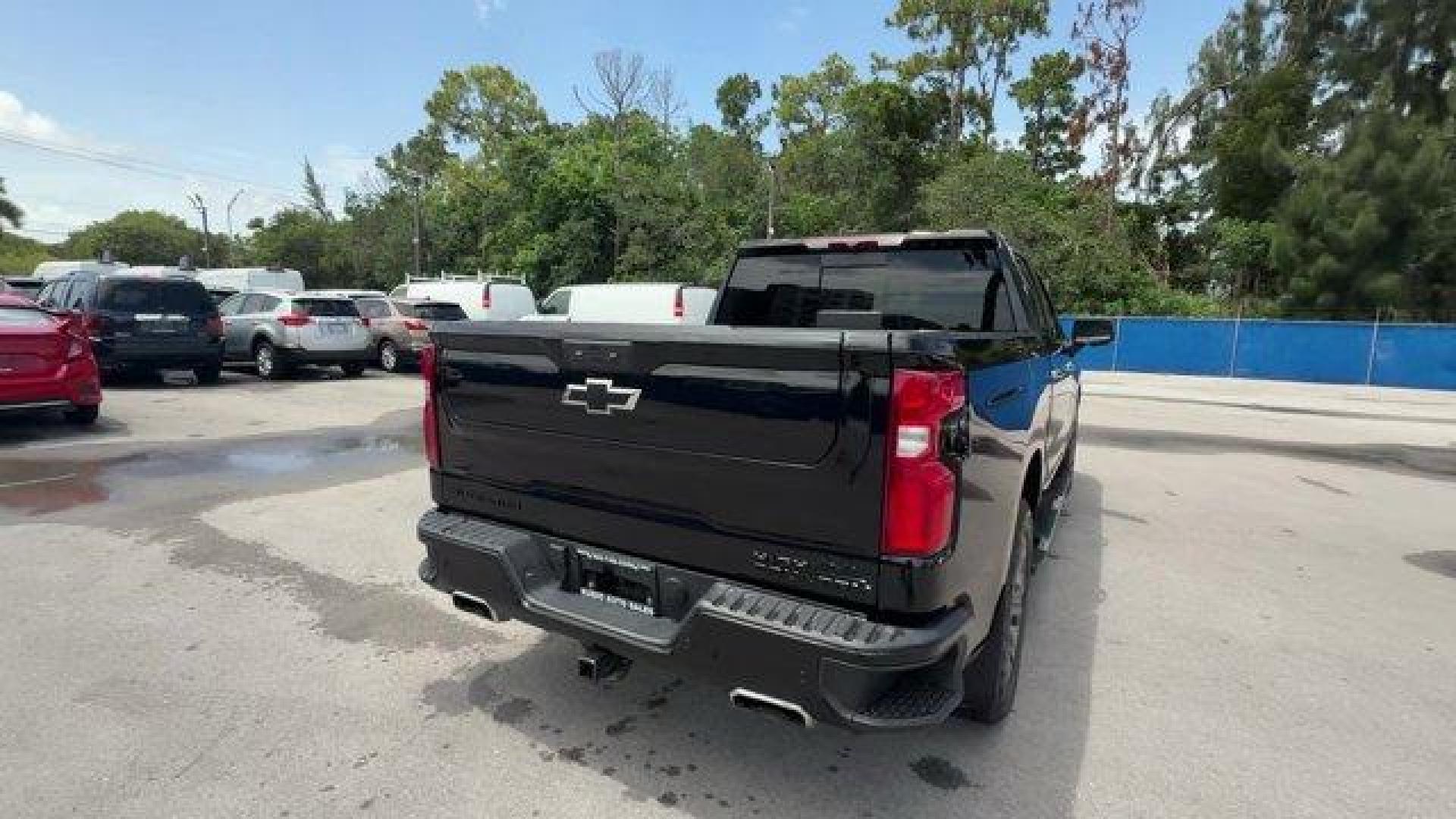 2022 Black Chevrolet Silverado 1500 (1GCUDJEL5NZ) with an 8 6.2L engine, Automatic transmission, located at 27610 S Dixie Hwy, Homestead, FL, 33032, (305) 749-2348, 25.510241, -80.438301 - Only 16,824 Miles! Delivers 20 Highway MPG and 15 City MPG! This Chevrolet Silverado 1500 boasts a Gas V8 6.2L/376 engine powering this Automatic transmission. ENGINE, 6.2L ECOTEC3 V8 (420 hp [313 kW] @ 5600 rpm, 460 lb-ft of torque [624 Nm] @ 4100 rpm); featuring Dynamic Fuel Management that enable - Photo#4