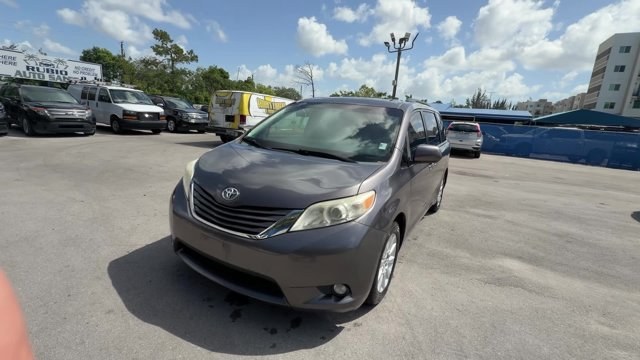 photo of 2013 Toyota Sienna  7 Passenger