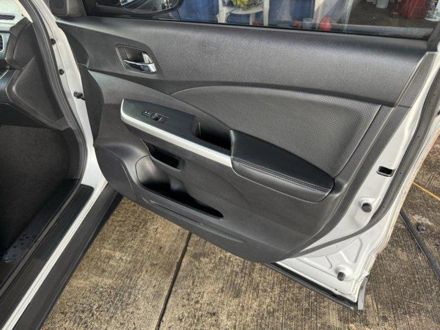 2015 Silver Honda CR-V (2HKRM3H77FH) with an 4 2.4 L engine, Variable transmission, located at 27610 S Dixie Hwy, Homestead, FL, 33032, (305) 749-2348, 25.510241, -80.438301 - KBB.com Brand Image Awards. Delivers 34 Highway MPG and 27 City MPG! This Honda CR-V delivers a Regular Unleaded I-4 2.4 L/144 engine powering this Variable transmission. Wheels: 17 Alloy, Valet Function, Trip Computer.*This Honda CR-V Comes Equipped with These Options *Transmission: Continuously Va - Photo#3