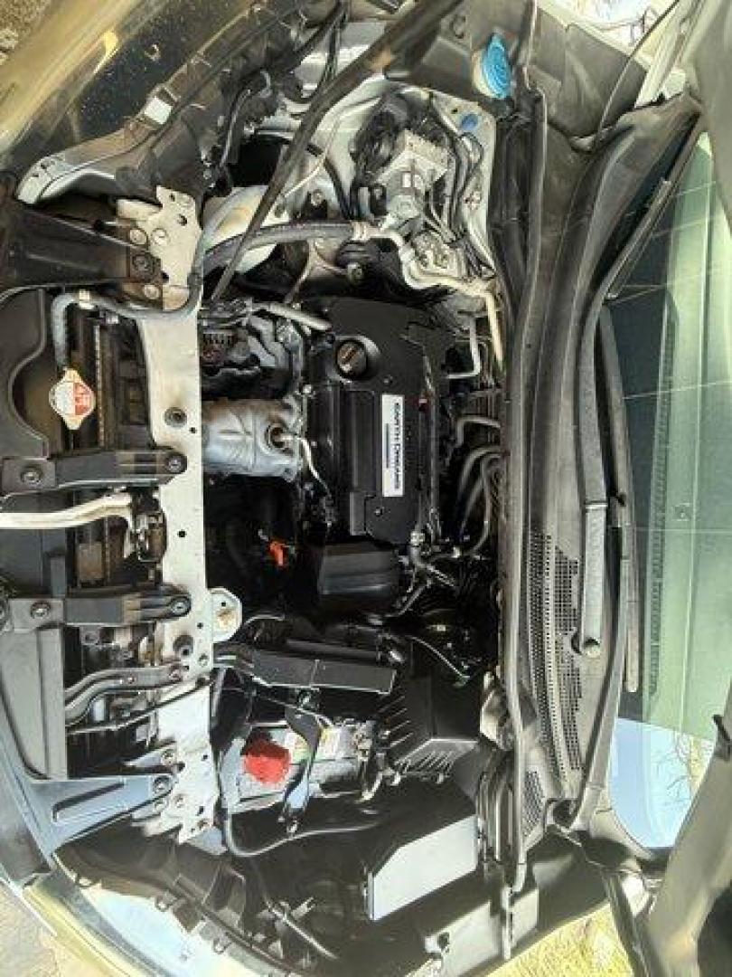 2015 Silver Honda CR-V (2HKRM3H77FH) with an 4 2.4 L engine, Variable transmission, located at 27610 S Dixie Hwy, Homestead, FL, 33032, (305) 749-2348, 25.510241, -80.438301 - KBB.com Brand Image Awards. Delivers 34 Highway MPG and 27 City MPG! This Honda CR-V delivers a Regular Unleaded I-4 2.4 L/144 engine powering this Variable transmission. Wheels: 17 Alloy, Valet Function, Trip Computer.*This Honda CR-V Comes Equipped with These Options *Transmission: Continuously Va - Photo#5
