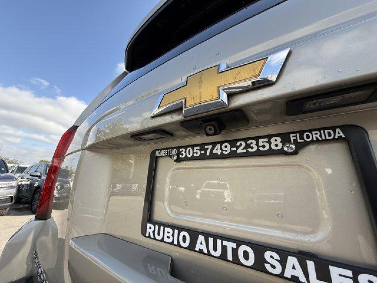 2015 Champagne Silver Metallic /Cocoa/Dune Chevrolet Suburban (1GNSCJKC9FR) with an 8 5.3L engine, Automatic transmission, located at 27610 S Dixie Hwy, Homestead, FL, 33032, (305) 749-2348, 25.510241, -80.438301 - KBB.com Best Resale Value Awards. Boasts 23 Highway MPG and 16 City MPG! This Chevrolet Suburban boasts a Gas/Ethanol V8 5.3L/ engine powering this Automatic transmission. WHEELS, 22 X 9 STEEL, INTERIM, TRANSMISSION, 6-SPEED AUTOMATIC, ELECTRONICALLY CONTROLLED with overdrive and tow/haul mode (STD) - Photo#17