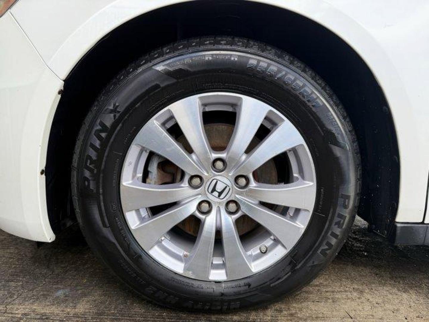 2014 White Honda Odyssey (5FNRL5H66EB) with an 6 3.5 L engine, Automatic transmission, located at 27610 S Dixie Hwy, Homestead, FL, 33032, (305) 749-2348, 25.510241, -80.438301 - KBB.com 12 Best Family Cars. Only 127,664 Miles! Boasts 28 Highway MPG and 19 City MPG! This Honda Odyssey boasts a Regular Unleaded V-6 3.5 L/212 engine powering this Automatic transmission. Window Grid Antenna, Wheels: 17 x 7 Alloy, VSA Electronic Stability Control (ESC).*This Honda Odyssey Comes - Photo#19