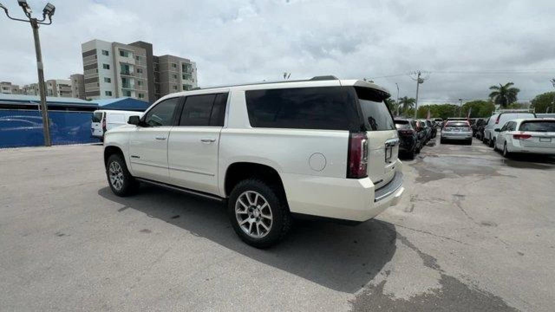 2015 White Diamond Tricoat /Cocoa/Shale GMC Yukon XL (1GKS2JKJ8FR) with an 8 6.2L engine, Automatic transmission, located at 27610 S Dixie Hwy, Homestead, FL, 33032, (305) 749-2348, 25.510241, -80.438301 - KBB.com Brand Image Awards. Only 110,994 Miles! Delivers 20 Highway MPG and 14 City MPG! This GMC Yukon XL delivers a Gas V8 6.2L/378 engine powering this Automatic transmission. WHITE DIAMOND TRICOAT, WHEELS, 20 X 9 (50.8 CM X 22.9 CM) ULTRA BRIGHT MACHINED ALUMINUM (STD), TRANSMISSION, 8-SPEED AUT - Photo#2