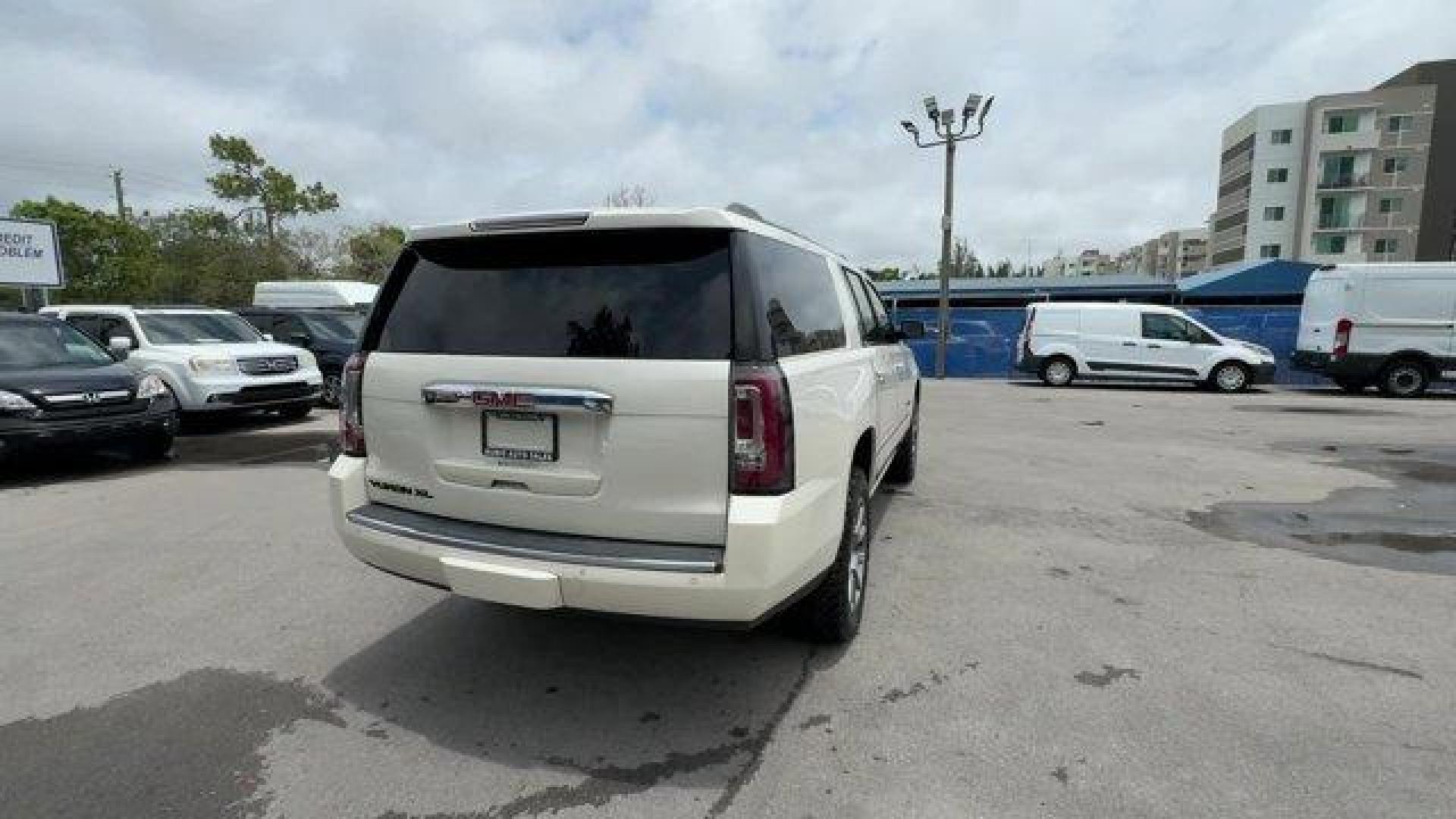 2015 White Diamond Tricoat /Cocoa/Shale GMC Yukon XL (1GKS2JKJ8FR) with an 8 6.2L engine, Automatic transmission, located at 27610 S Dixie Hwy, Homestead, FL, 33032, (305) 749-2348, 25.510241, -80.438301 - KBB.com Brand Image Awards. Only 110,994 Miles! Delivers 20 Highway MPG and 14 City MPG! This GMC Yukon XL delivers a Gas V8 6.2L/378 engine powering this Automatic transmission. WHITE DIAMOND TRICOAT, WHEELS, 20 X 9 (50.8 CM X 22.9 CM) ULTRA BRIGHT MACHINED ALUMINUM (STD), TRANSMISSION, 8-SPEED AUT - Photo#4