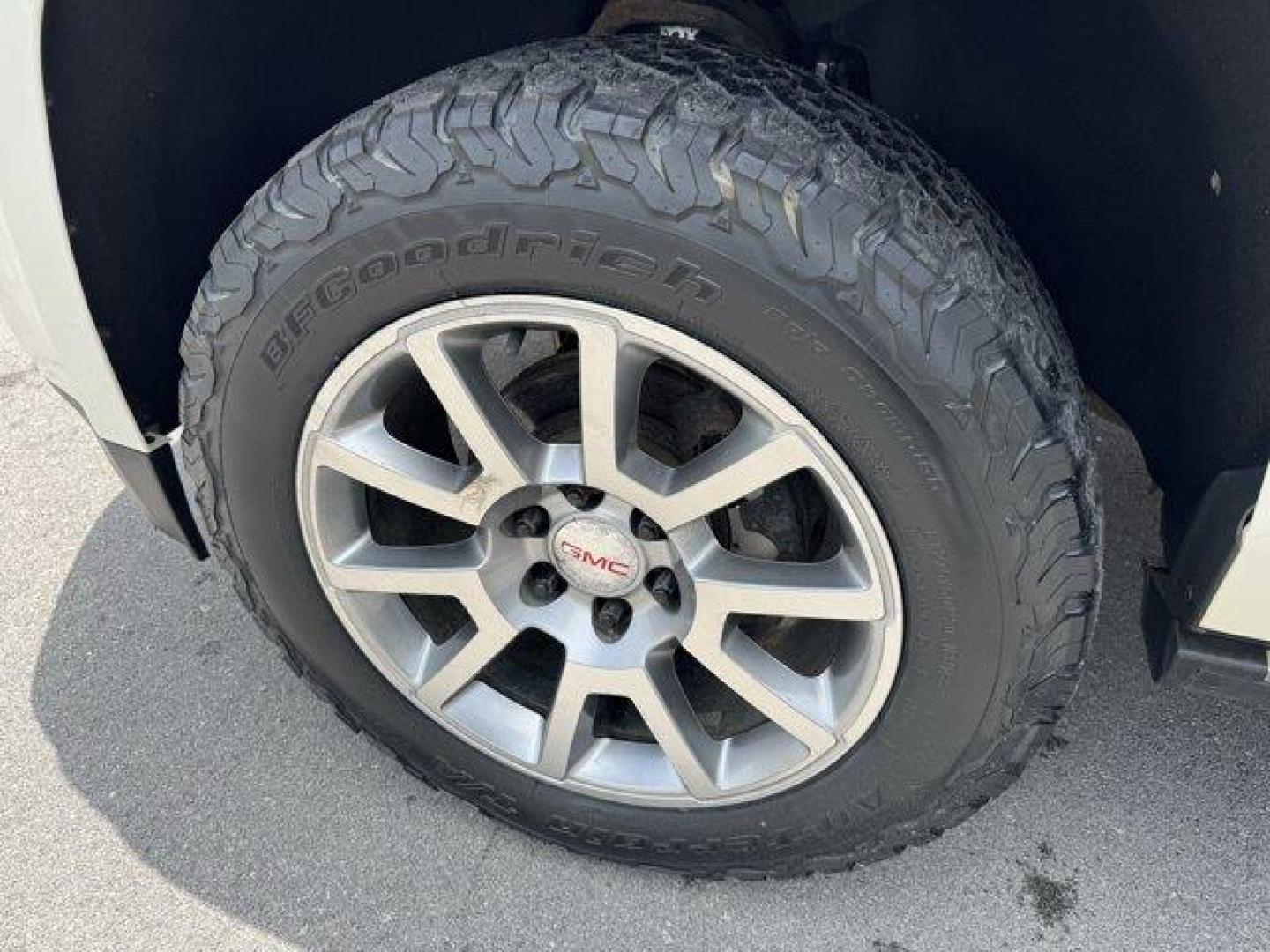 2015 White Diamond Tricoat /Cocoa/Shale GMC Yukon XL (1GKS2JKJ8FR) with an 8 6.2L engine, Automatic transmission, located at 27610 S Dixie Hwy, Homestead, FL, 33032, (305) 749-2348, 25.510241, -80.438301 - KBB.com Brand Image Awards. Only 110,994 Miles! Delivers 20 Highway MPG and 14 City MPG! This GMC Yukon XL delivers a Gas V8 6.2L/378 engine powering this Automatic transmission. WHITE DIAMOND TRICOAT, WHEELS, 20 X 9 (50.8 CM X 22.9 CM) ULTRA BRIGHT MACHINED ALUMINUM (STD), TRANSMISSION, 8-SPEED AUT - Photo#19